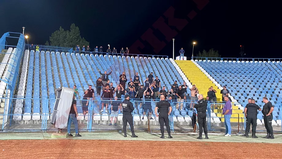 Fanii FC U scandal la Universitatea Craiova  Farul 43 Bannerul instigator care a declansat conflictul Foto