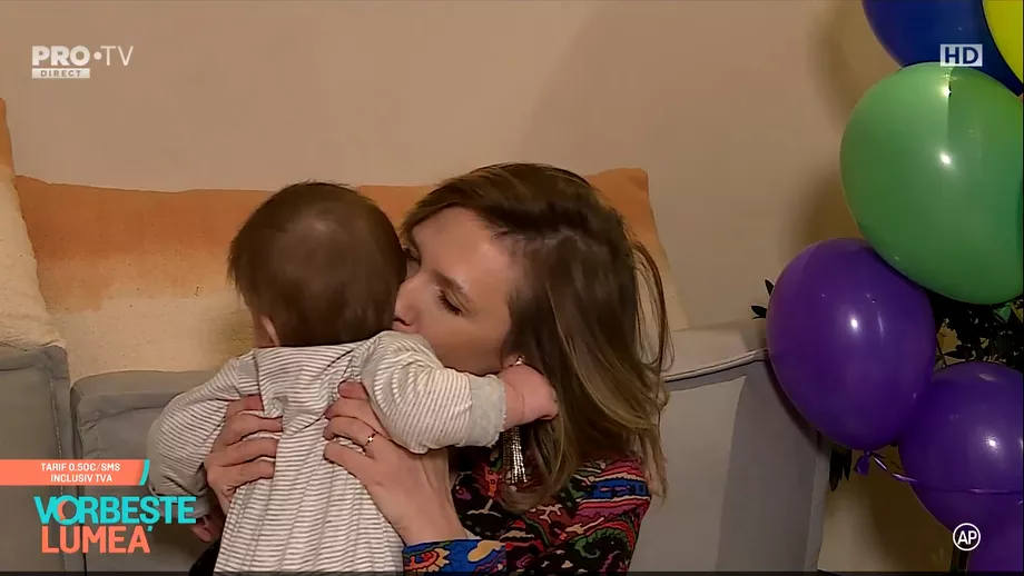 Moment inedit la Pro TV Ce a facut Adela Popescu impreuna cu fiul de 7 luni in direct