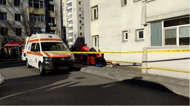 Un copil de un an a cazut de la etajul patru al unui bloc in Petrosani Micutul se afla acum in stare grava la spital