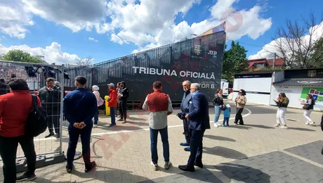 Imagini inedite cu Ion Tiriac A asteptat cot la cot cu fanii sa intre in arena Miliardarul sia pierdut repede rabdarea Foto exclusiv