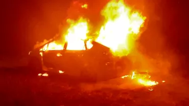 Un autoturism hibrid a luat foc in Cluj Masina a ars ca o torta soferul a murit carbonizat