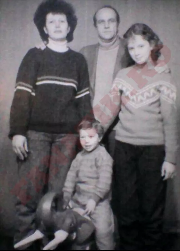 Oana Lis alături de părinții și fratele ei