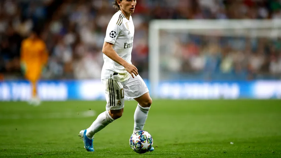 Primul 11 al celor mai buni jucatori din Europa liberi de contract in 2020 Balonul de Aur Luka Modric sau starul lui PSG Edinson Cavani printre ei