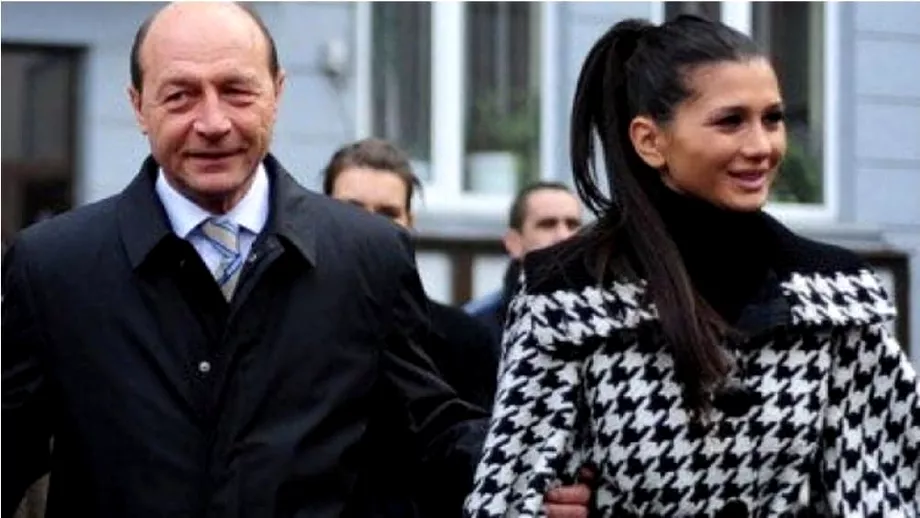 Elena Basescu sa angajat la stat a ajuns consilier in Parlament Salariul generos primit de fiica fostului presedinte