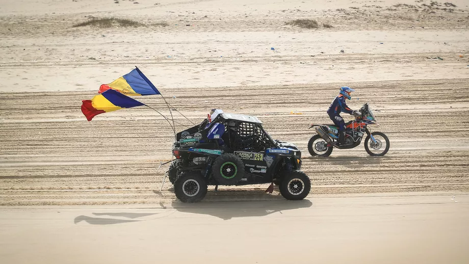 Cu tricolorul in desert Primul om din lume care a terminat cursa Dakar fara navigator si asistenta Mam simtit ca in Mad Max