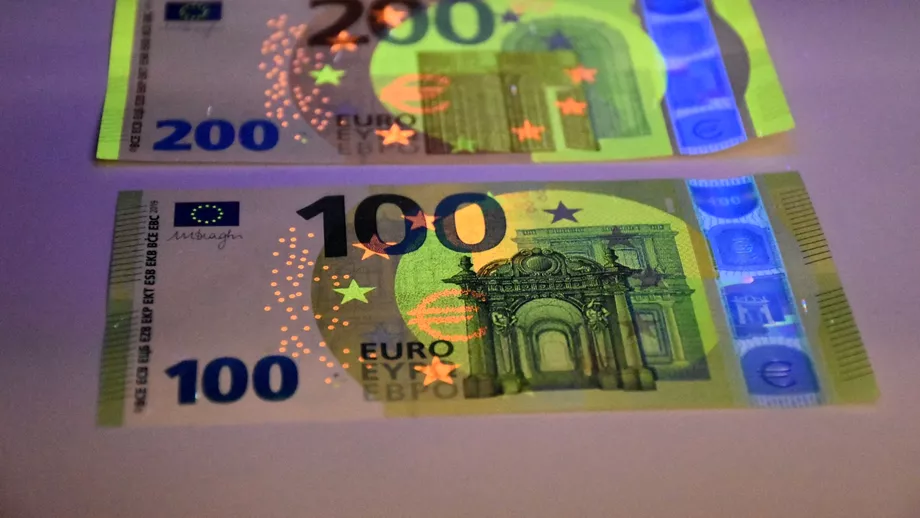 Curs valutar BNR vineri 3 februarie Euro scade usor fata de leu dolarul castiga teren Update