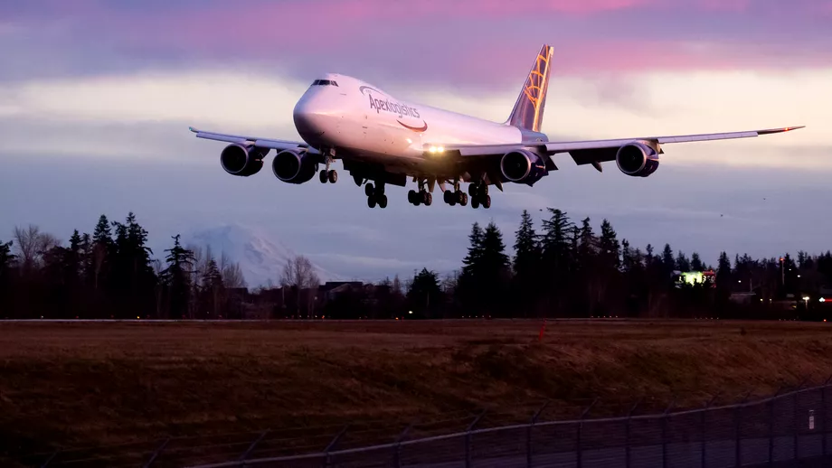 Marirea si decaderea aeronavei Boeing 747 De la regina cerului la un umil avion de marfa