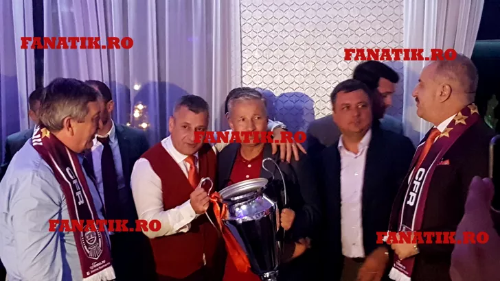 Neluțu Varga, Dan Petrescu și Toma Rus la petrecerea organizată de CFR Cluj după câștigarea titlului