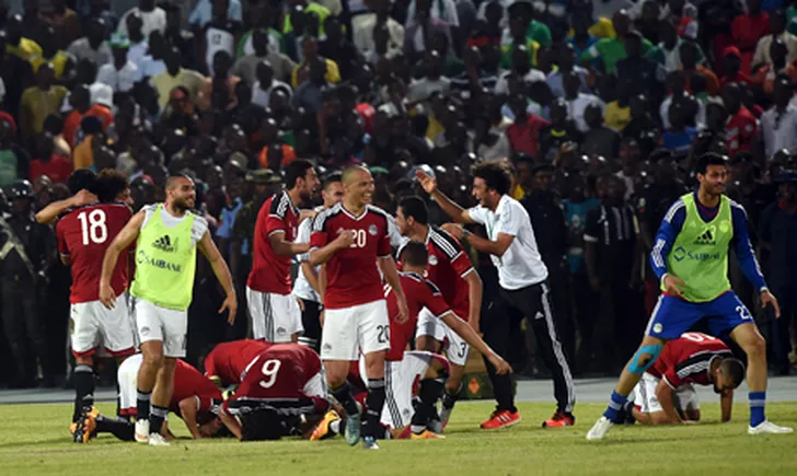Jucătorii egipteni se bucură pentru calificarea la Mondial