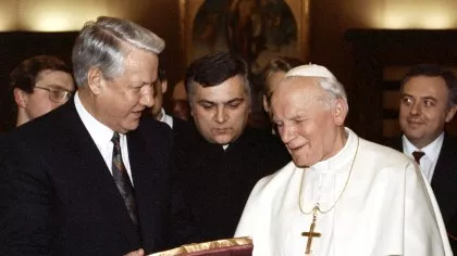 Cine a fost prietena secretă a Papei Ioan Paul al II-lea. Au trecut...