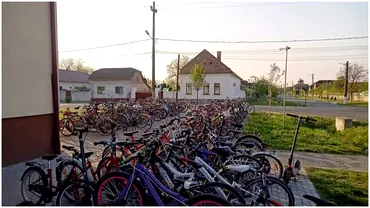 Comuna din Romania care pare a fi din Europa occidentala aproape toata lumea de aici circula cu bicicleta