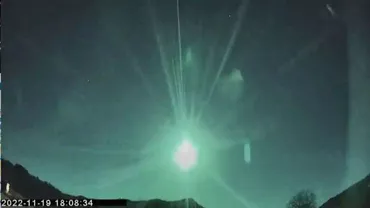 Fenomen astronomic spectaculos O minge de foc a luminat cerul Norvegiei oamenii au sunat la politie Video