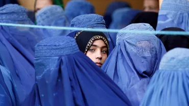 Ce se intampla cu femeile din Afganistan dupa ce talibanii au preluat puterea Ce sunt obligate sa faca acestea