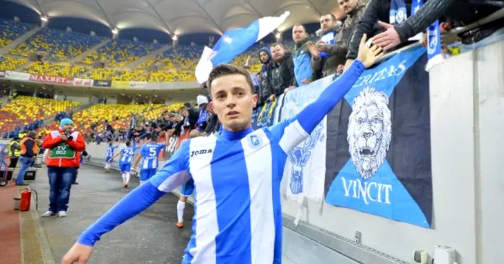 Gustavo îi salută pe fanii echipei CS Universitatea Craiova la un meci care a avut loc pe Arena Naţională