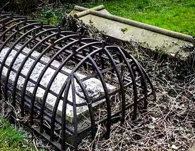Tara europeana in care unele morminte au gratii Motivul incredibil pentru care au fost facute asa