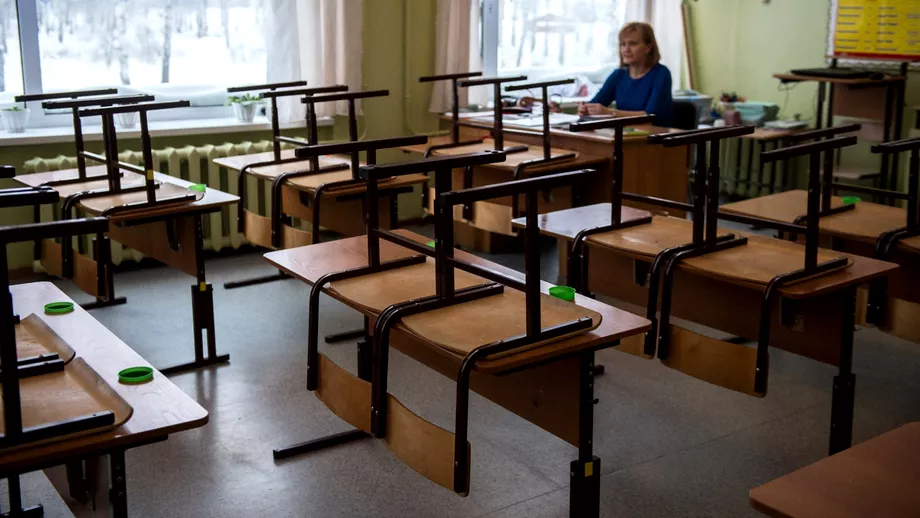 Invatatoare din Romania umilita de mama unui elev Mars fa la ore ca si asa nu faceti nimic toata ziua