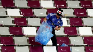 Lectie de respect data de fanii Japoniei la Campionatul Mondial Niponii au facut curatenie pe stadion imediat dupa victoria cu Germania