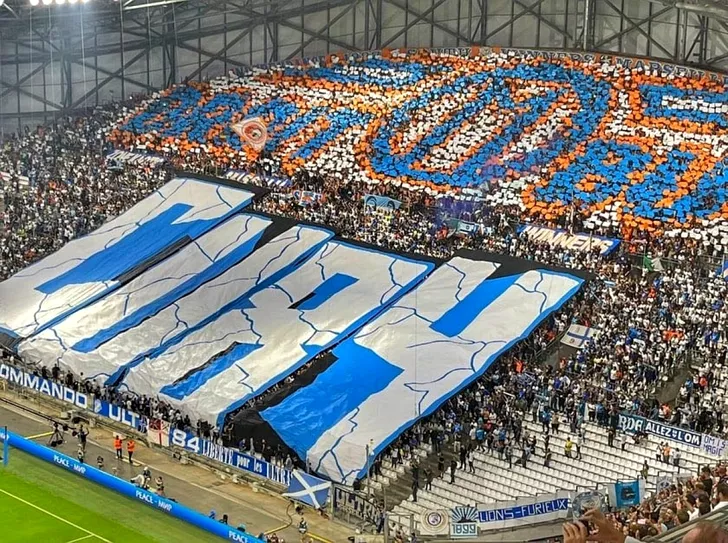 Suporterii lui Olympique Marseille și a doua a coreografie de la meciul cu Frankfurt