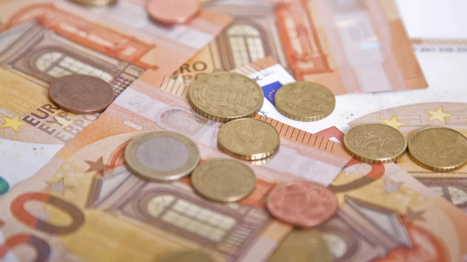 Curs valutar BNR marti 14 februarie  Cum a evoluat euro si dolarul Update