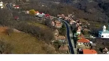 Alternativa pentru Valea Oltului A inceput asfaltarea celui mai vechi drum din Romania soseaua care leaga Sibiul de Arges