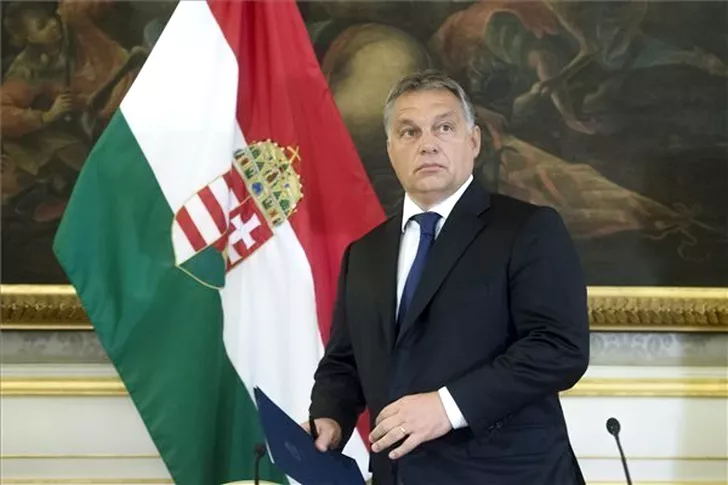 Viktor Orban și steagul Ungariei