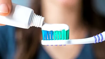Ce sa faci dupa ce te speli pe dinti Trucul genial care elimina bacteriile in totalitate si te ajuta sa ai o respiratie proaspata mai mult timp
