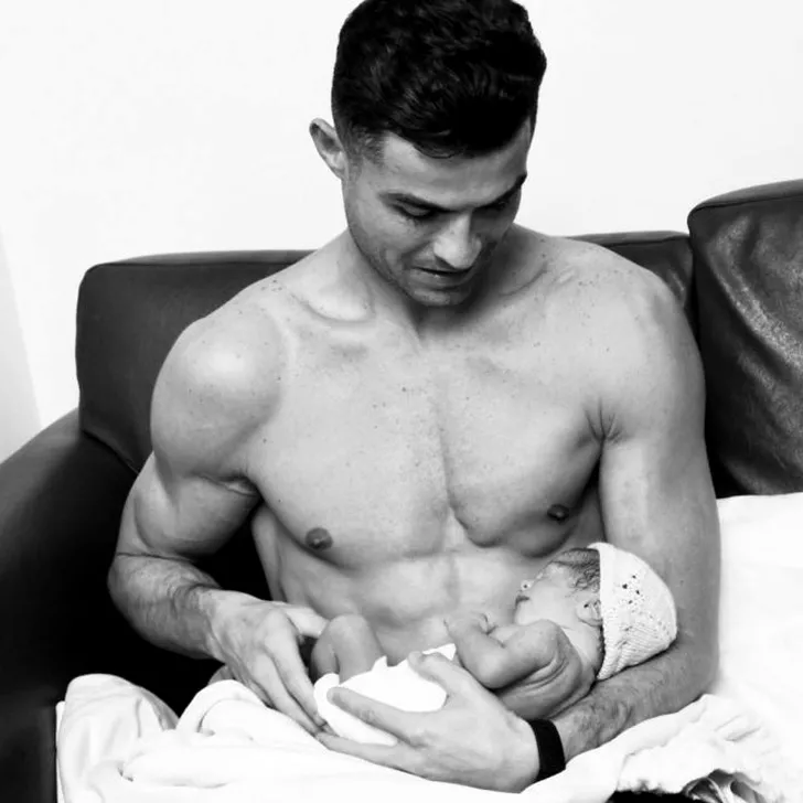 Cristiano Ronaldo și fiica lui nou-născută