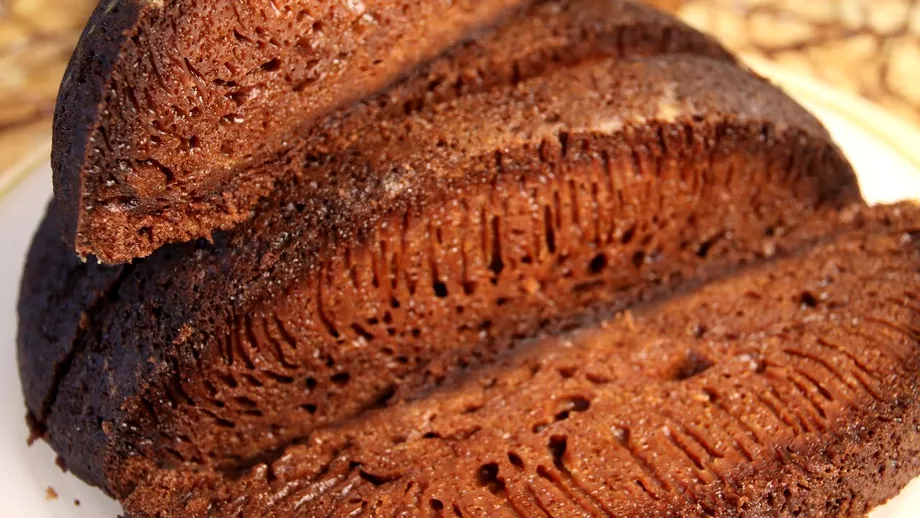 Cea mai frageda prajitura pe care o poti prepara acasa Reteta pentru Baba Neagra se face repede si are un ingredient special