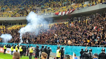Toate informatiile despre derbyul Dinamo  CSA Steaua Conflict intre ultrasii rosalbastrii si jandarmi care au folosit gaze lacrimogene Video