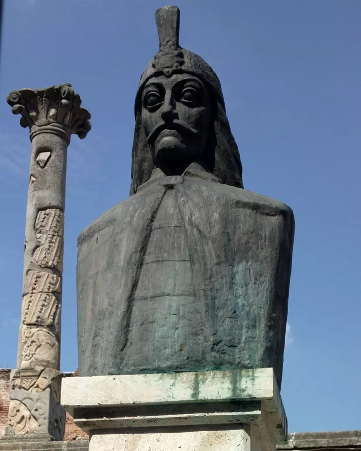 Vlad Țepeș statuie