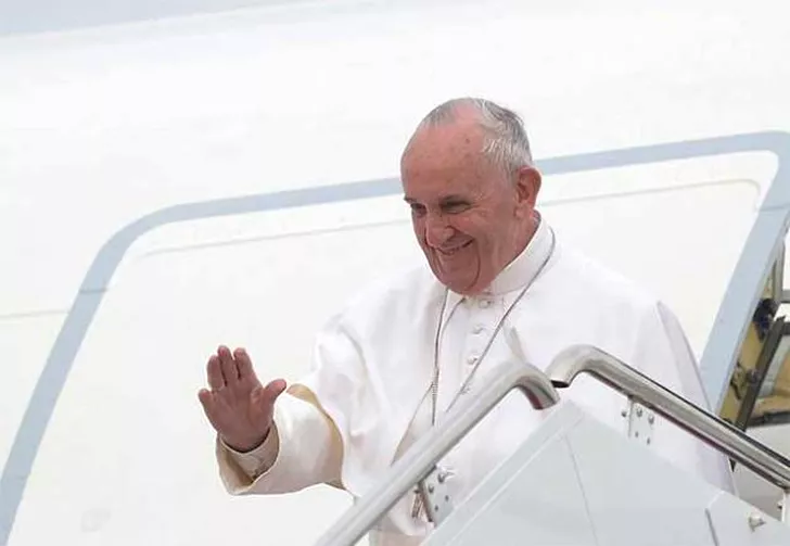 Primele imagini cu Papa Francisc în România