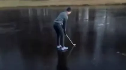A găsit cea mai nepotrivită suprafață pentru a juca golf și a urmat...