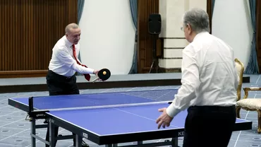 Recep Erdogan a jucat tenis de masa cu presedintele Kazahstanului Vladimir Putin a fost lasat sa astepte