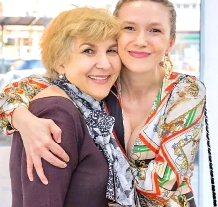 Adela Popescu, mesaj emoționant pentru mama ei M-ai crescut cu dragoste