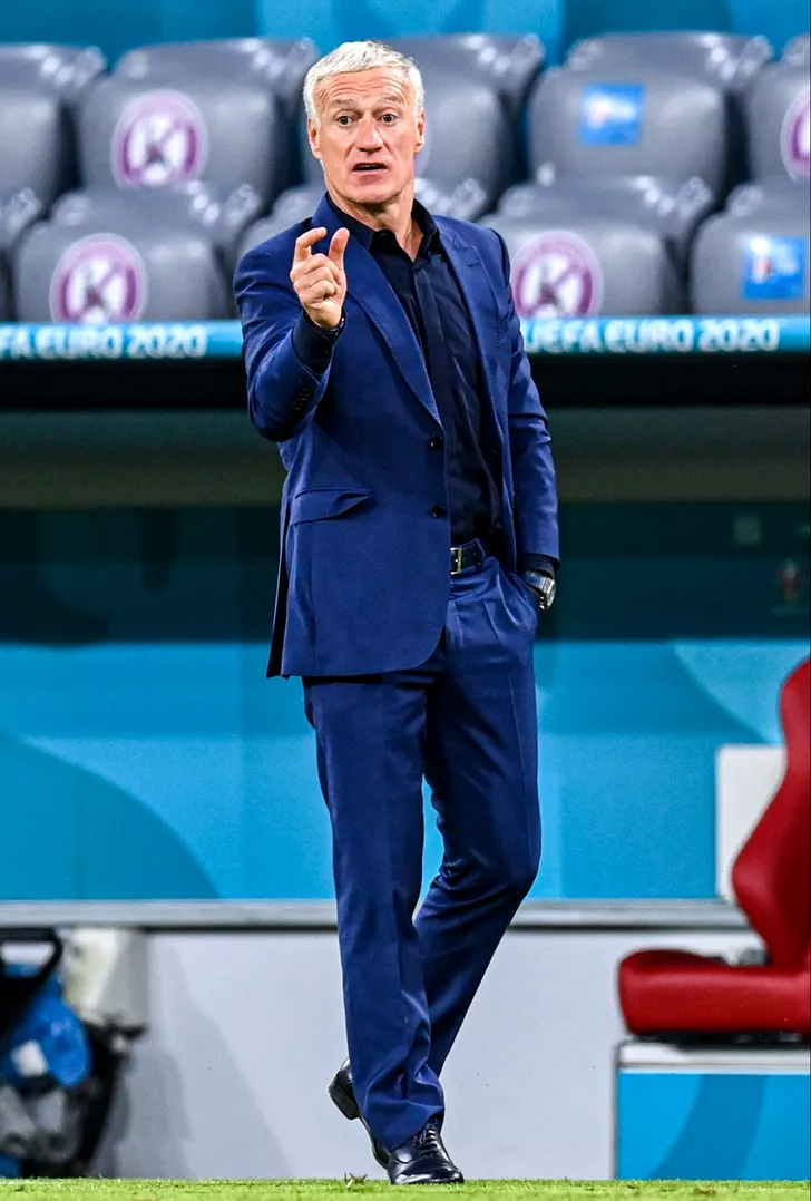 Fostul jucător al lui Chelsea, Didier Deschamps, fidel în continuare culorii bleu