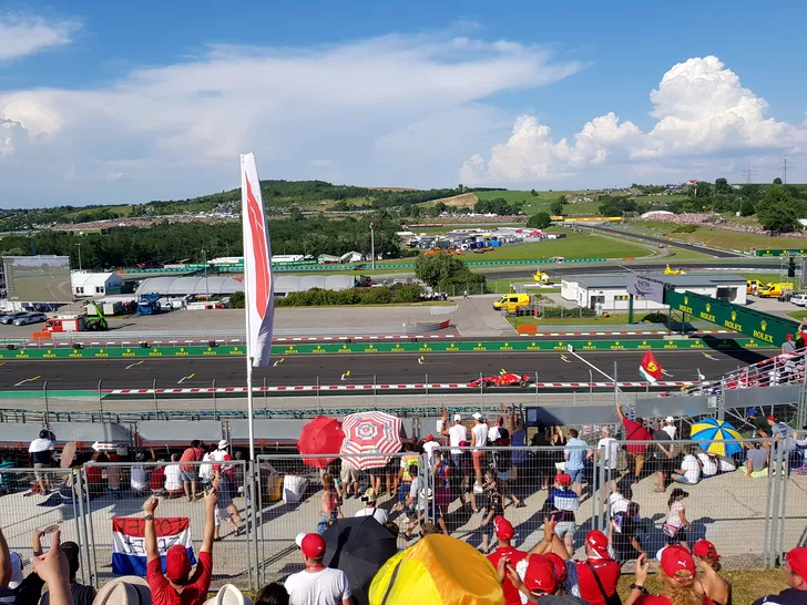 Marele Premiu de la Hungaroring viteză, show şi bani! Monopostul lui Vettel zboară cu 300 de km pe oră pe linia de start-sosire