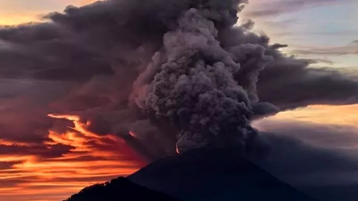 Cod portocaliu după erupția unui vulcan! Vulcan