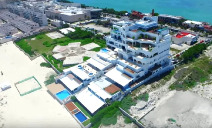 Hugo Sanchez a transformat un hotel într-o reședință de vis pe malul Golfului Mexic, în stațiunea Cancun. Sursa foto: icasas.mx