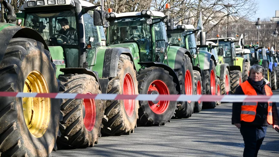 Scandalul cerealelor ucrainene a facut prima victima un ministru al agriculturii sia dat demisia Fermierii romani vor sa blocheze vamile de la granita cu Ucraina