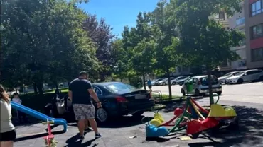 Un copil de trei ani aflat in parc lovit de o masina Soferita a incurcat frana cu pedala de acceleratie