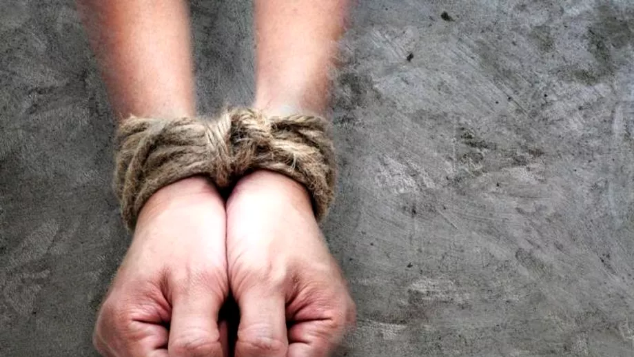 Cum au fost torturate victimele politistilor arestati Mau tarat pe jos miau dat pumni in coaste
