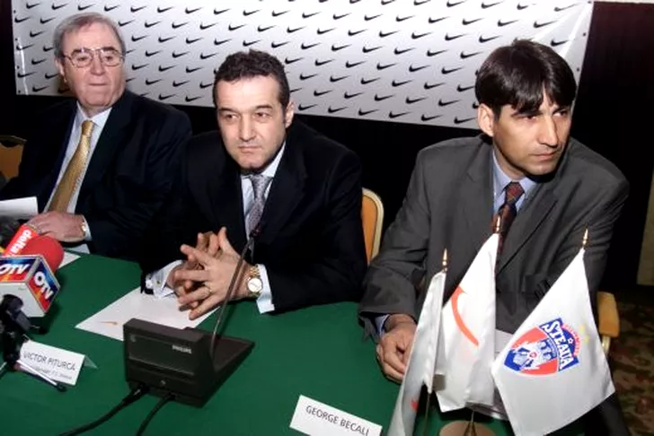 Victor Pițurcă la lansarea oficiala a parteneriatului dintre Steaua și Nike, alătiri de Gigi Becali și Viorel Păunescu (2002)