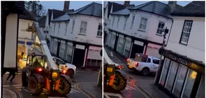 Video Momentul in care hotii fura un bancomat sil incarca intro camioneta cu ajutorul unui utilaj Vecinii au filmat lovitura