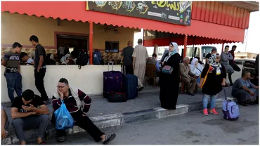 Primii romani parasesc Fasia Gaza Peste 100 dintre ei vor merge in Egipt inainte sa fie adusi in tara