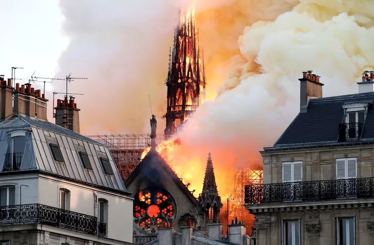 Reacția halucinantă a lui Mircea Badea, după incendiul de la Notre-Dame: ”Javrelor!”
