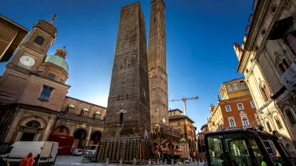Turnul înclinat din Italia care s-ar putea prăbuși. Oficialii încearcă să-l mențină ridicat...