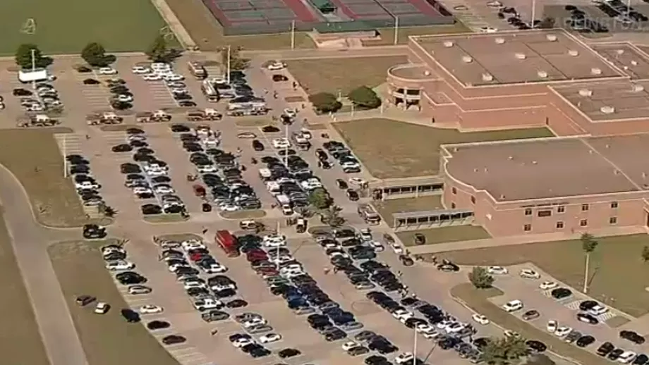 Atac armat la un liceu din Texas Patru persoane au fost ranite Suspectul este in custodia politiei Update