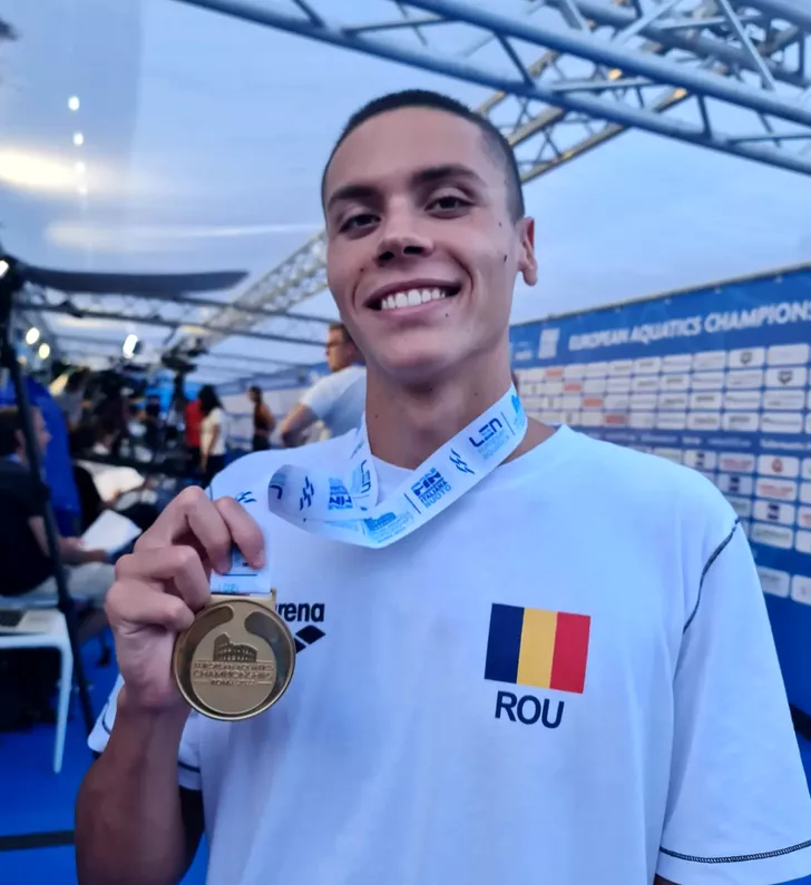 David Popovici, cu medalia de campion european la 100 de metri liber!