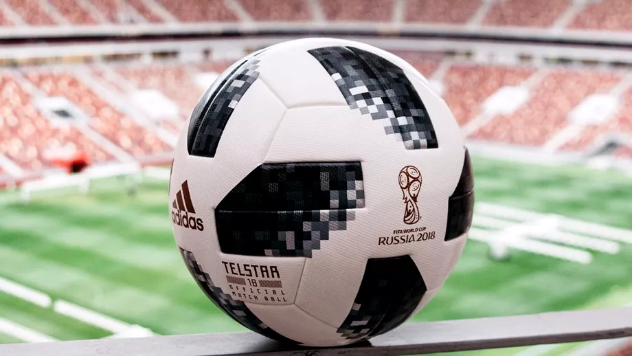Galerie foto A fost lansata mingea oficiala pentru Cupa Mondiala din 2018 Cum arata si ce contine noul Telstar 18