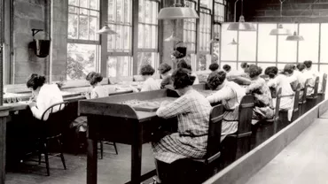 Fetele care straluceau in intuneric Cum siau gasit sfarsitul femeile obligate sa lucreze cu radiu